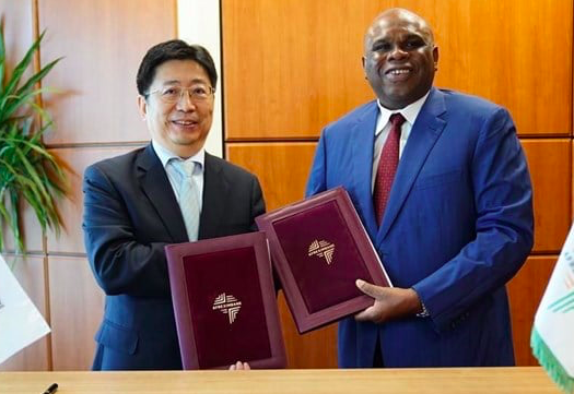 Afreximbank and China Development Bank sign US$400-million loan to support African SMEs Afreximbank and China Development Bank sign US$400-million loan to support African SMEs